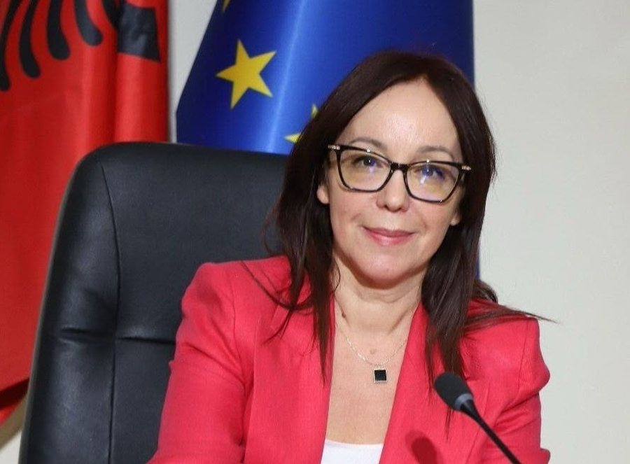 Kush është Klodiana Spahiu, ministrja e re e Shëndetësisë, karriera në mjekësi dhe titujt shkencorë