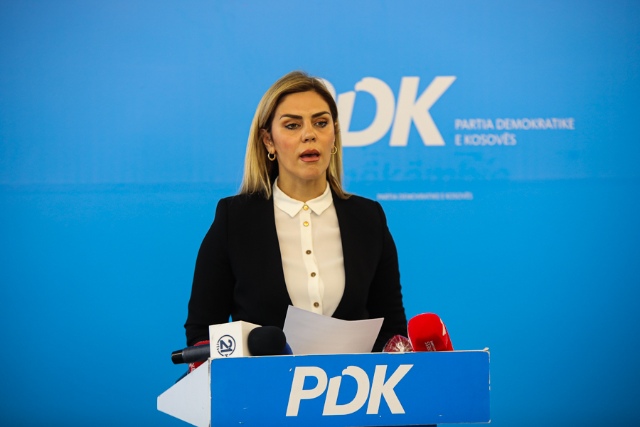 Deliu-Kodra “thumbon” Haxhiun: Hipokrizi të përkujtosh Kushtetutën e Kaçanikut dhe ta mbash shtetin në krizë