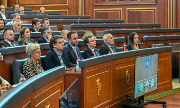 Tërhiqet VV-ja, thotë se nesër do t’i votojnë Çitakun dhe Shalën për nënkryetarë Kuvendi