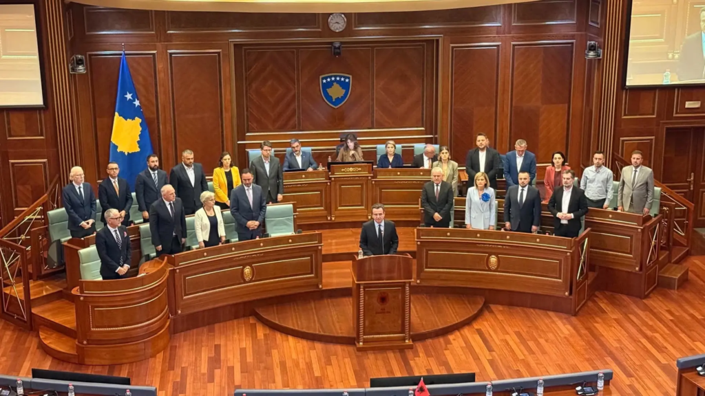 Reuters: Parlamenti rizgjedh Albin Kurti kryeministër, kriza politike vazhdon