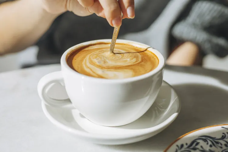 Keni dëgjuar ndonjëherë për kardamomin?! Ja se çfarë mund të bëjë ai në kafe…