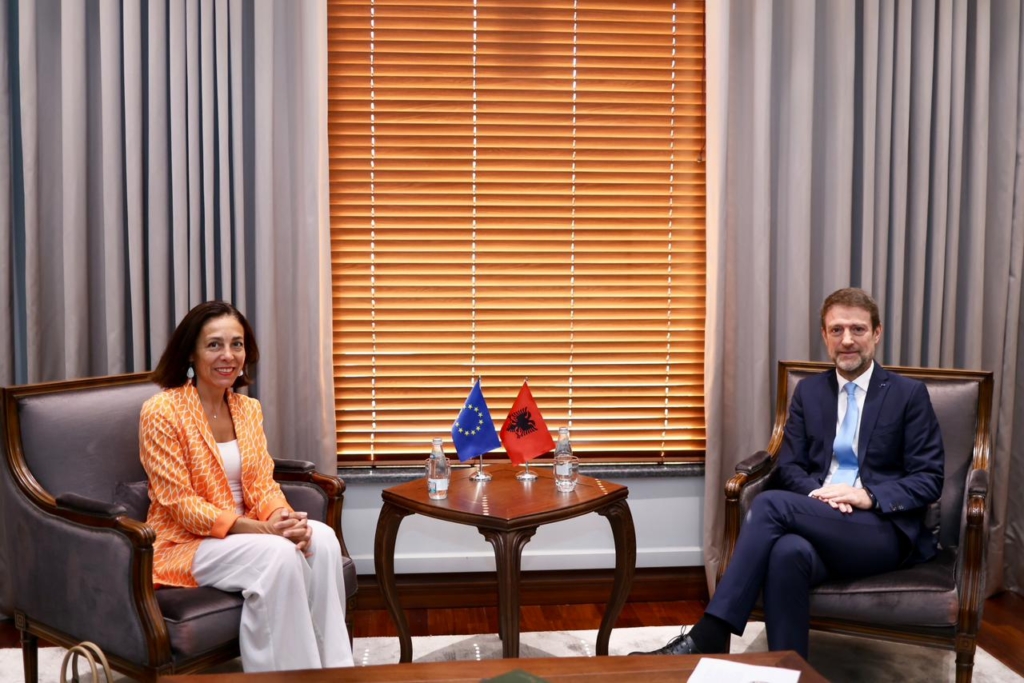 Ministri Hoxha pret Ambasadoren e re të BE-së: Zgjerimi do të jetë suksesi ynë i përbashkët, më shumë përparim për Shqipërinë dhe një Evropë më e bashkuar