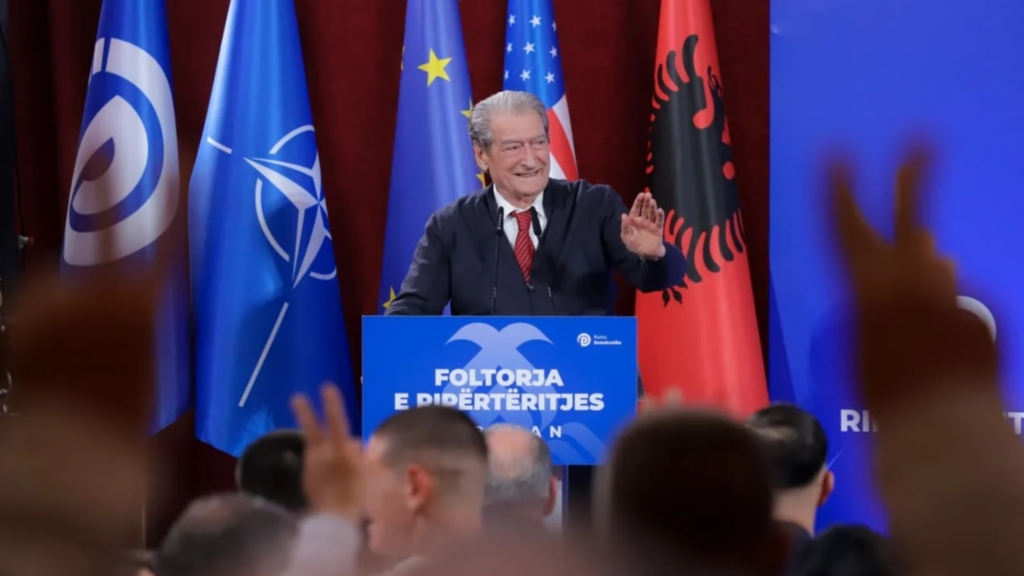 “‘Ripërtëritja’ e PD është jetike për vendin”, Berisha nga Elbasani: Shqipëria ngjan me një të sëmurë në urgjencë, kërkon ndërhyrje!