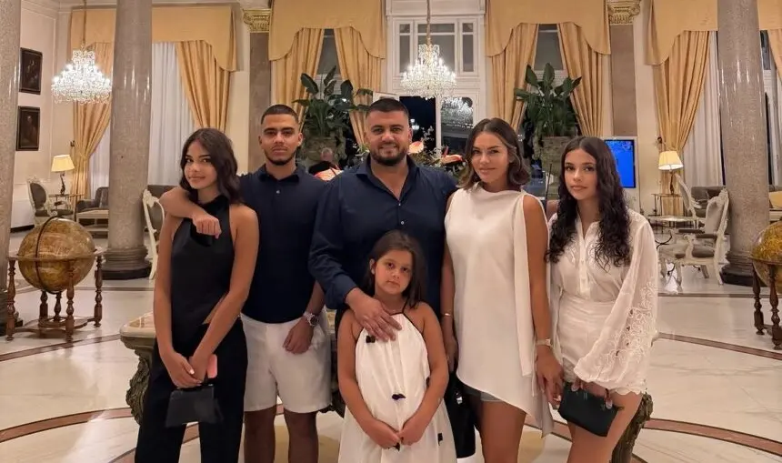 Ana feston 7-vjetorin: Urimi emocionues i Ermal Fejzullahut