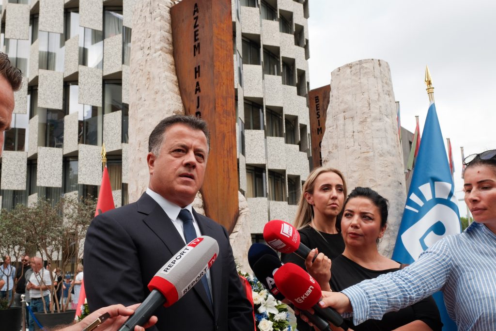 PD përkujton Azem Hajdarin 28 vite pas vrasjes, Noka: Rruga e vetme është përballja dhe qëndresa