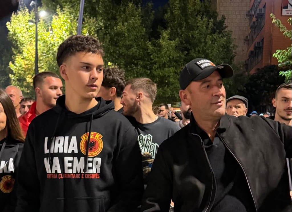 Daut Haradinaj publikon foto nga sheshi: Sot ose i gëzohesh dënimit si Serbia, ose e kundërshton si shqiptar