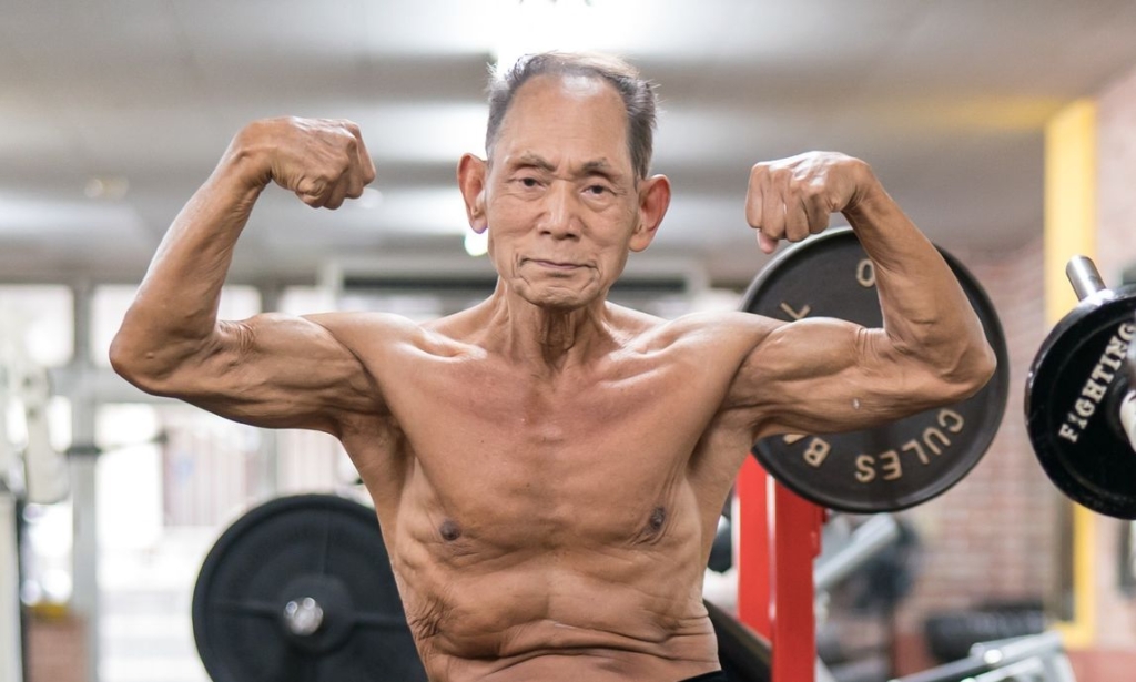 “Jam 100% natyral…”/Bodybuilderi japonez mbush 90 vjeç, stërvitet dy orë në ditë!