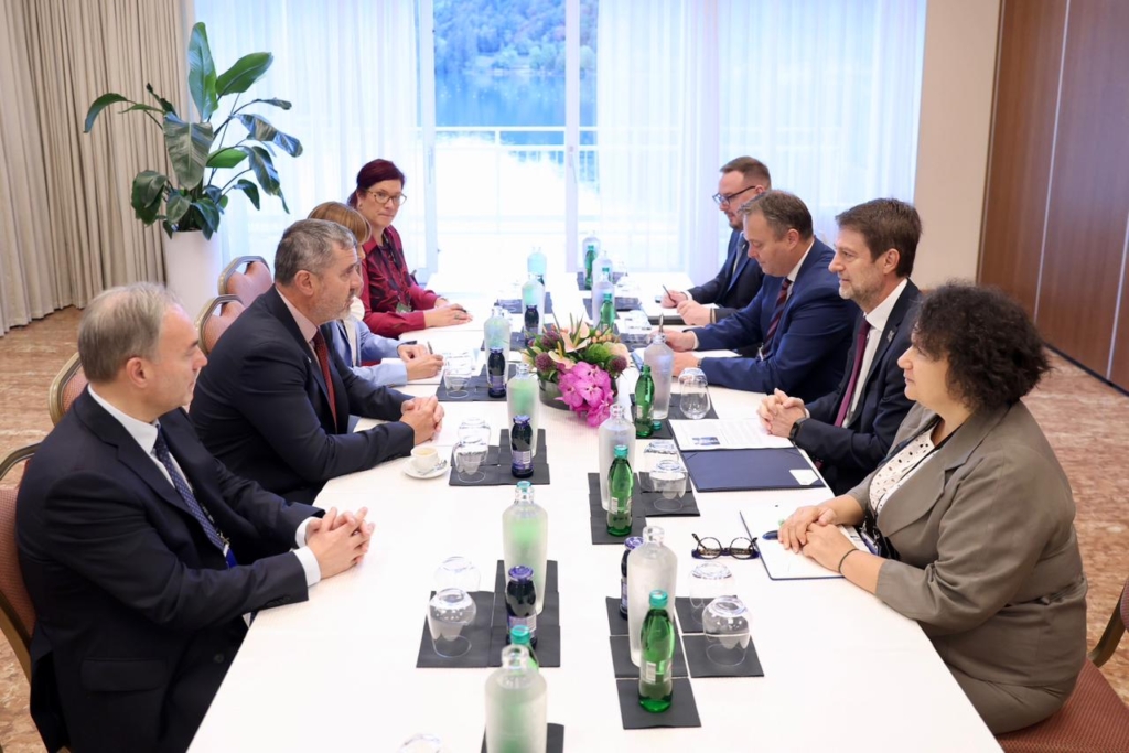 Ministri Hoxha takon homologun slloven: Shqipëria e përkushtuar për të vijuar reformat drejt BE-së