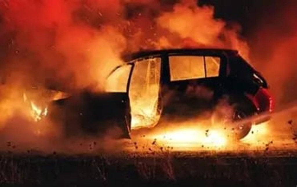 Nata e flakëve në Shkup: Digjen tri vetura brenda pak orëve në Çair e Gazi Babë!