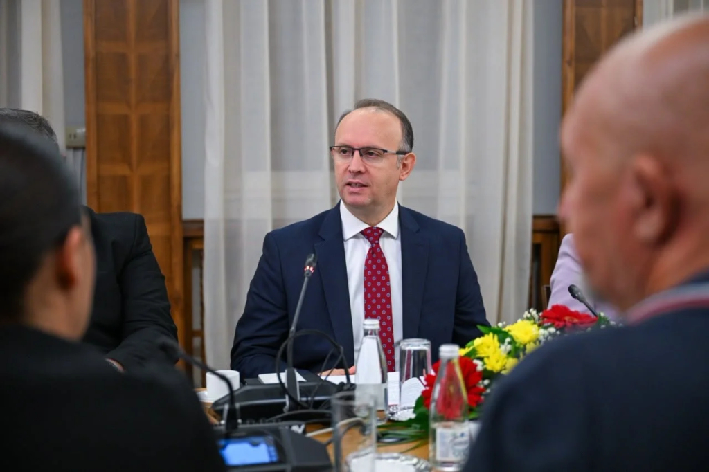 Afrim Gashi: Gjuha e shenjave është e drejtë themelore për pjesëmarrje të barabartë në shoqëri