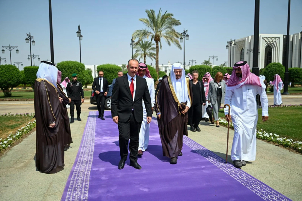 Gashi takon Abdullah bin Mohammed Al-Sheikh, në fokus marrëdhëniet mes dy vendeve