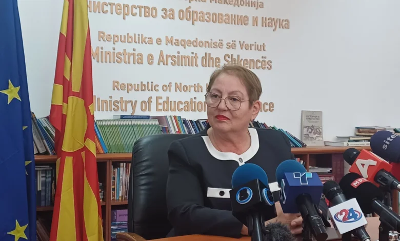 Janevska: Gjithnjë e më pak nxënës në shkolla, por mësuesit nuk do të mbeten pa punë