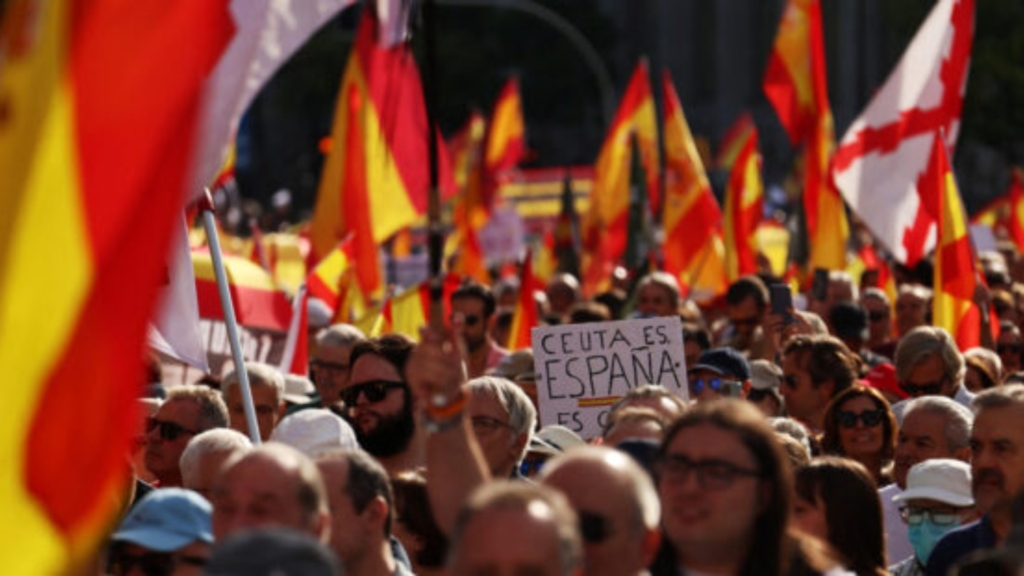 Mijëra qytetarë në Madrid protestojnë për krizën e emigrantëve në Ceuta, kërkojnë zgjedhje të parakohshme!