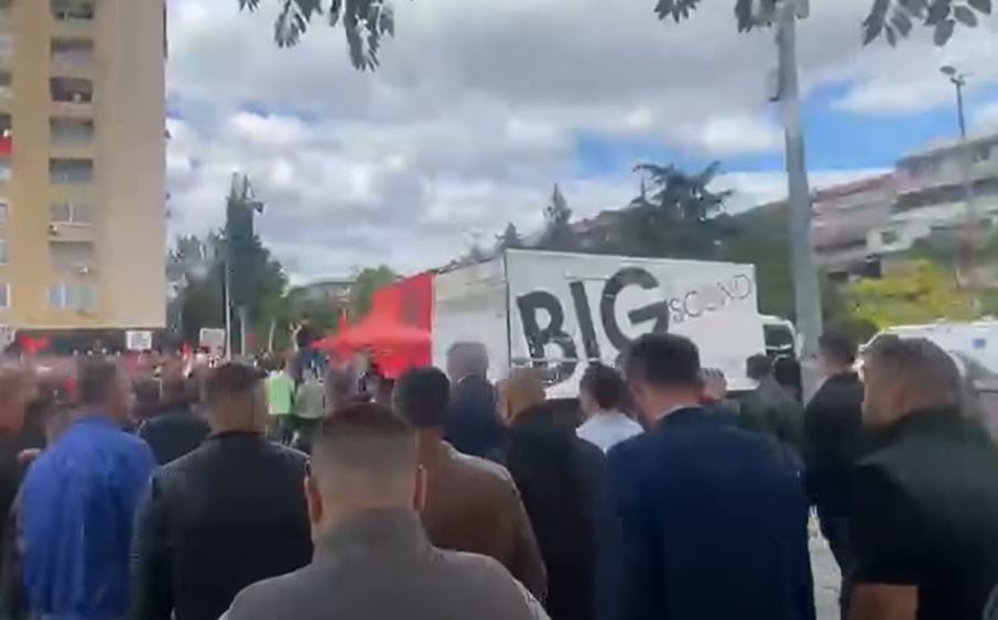 Nis marshi protestues në Shkup, në mbështetje të ish-krerëve të Ushtrisë Çlirimtare të Kosovës