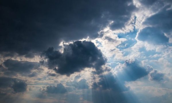 Moti sot me diell e vranësira të shpërndara, temperaturat deri në 23°C