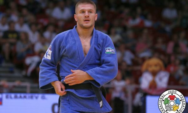 Akil Gjakova eliminohet në raundin e parë të Grand Slamit të Hungarisë