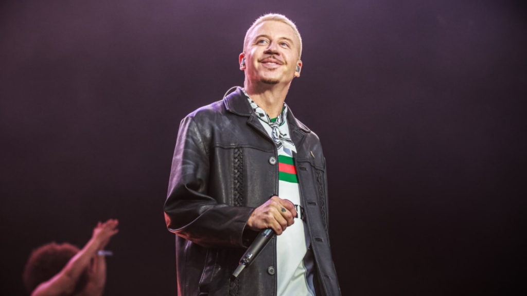 Macklemore largohet nga turneu i Ed Sheeran, por nuk pendohet? Pse?