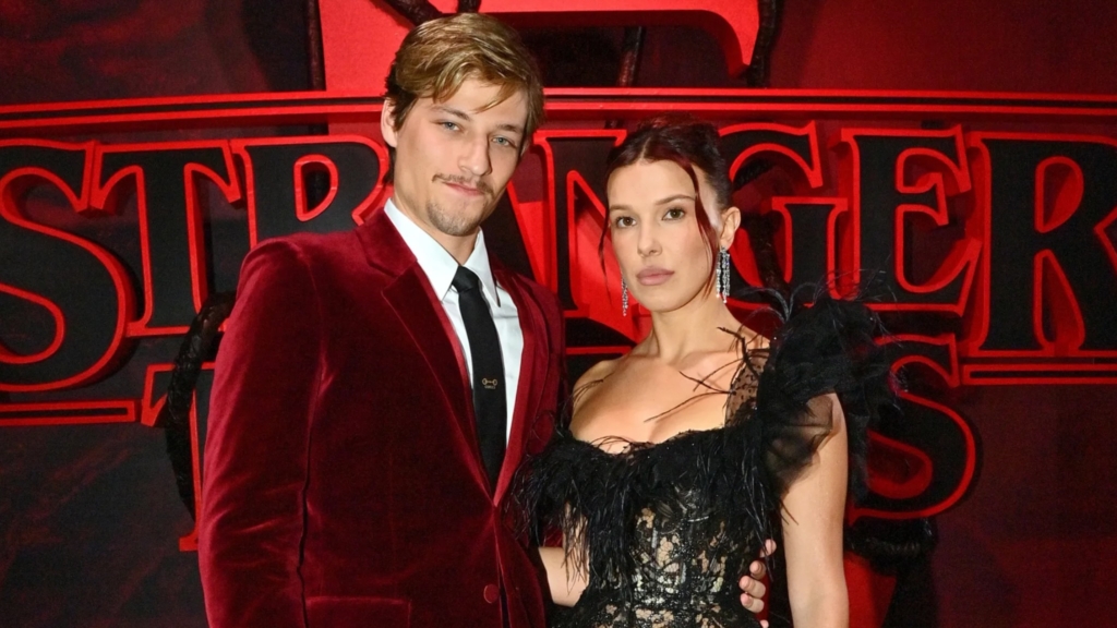 Surprizë në familjen e Millie Bobby Brown dhe Jake Bongiovi! Çifti adopton fëmijën e dytë?