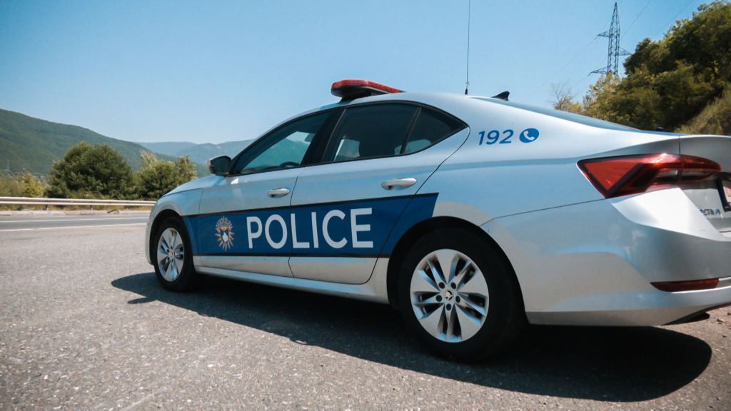I shkrep arma që e kishte në çantë, 20-vjeçari plagoset në këmbë në Ferizaj