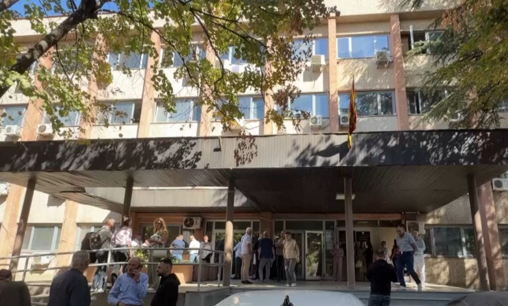 Protestë në Gjykatën e Kumanovës, 75 të punësuar kërkojnë dorëheqjen e kryetares Manev
