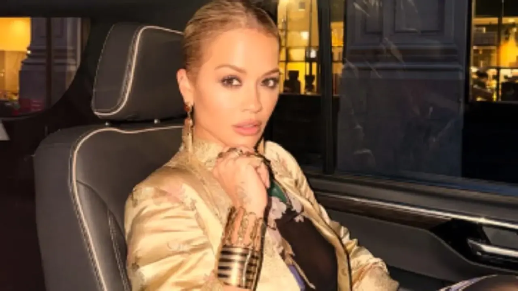 Rita Ora arrin suksesin e shumëpritur: Patentën pas 12 vitesh përpjekjesh
