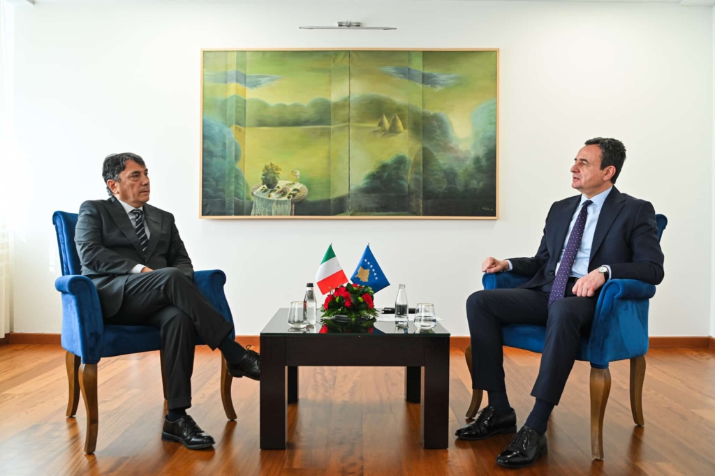 Kurti takohet me ambasadorin italian, flasin edhe për aktgjykimin e Hagës