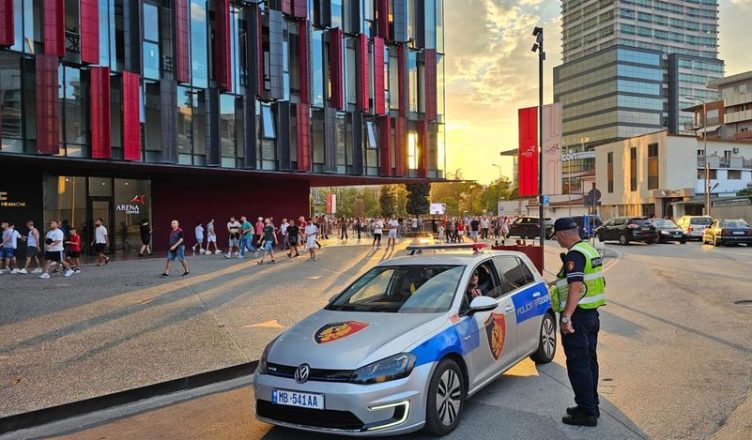 Përballja Shqipëri-San Marino në Air Albania bllokon disa rrugë në Tiranë, policia tregon akset ku nuk do kalohet