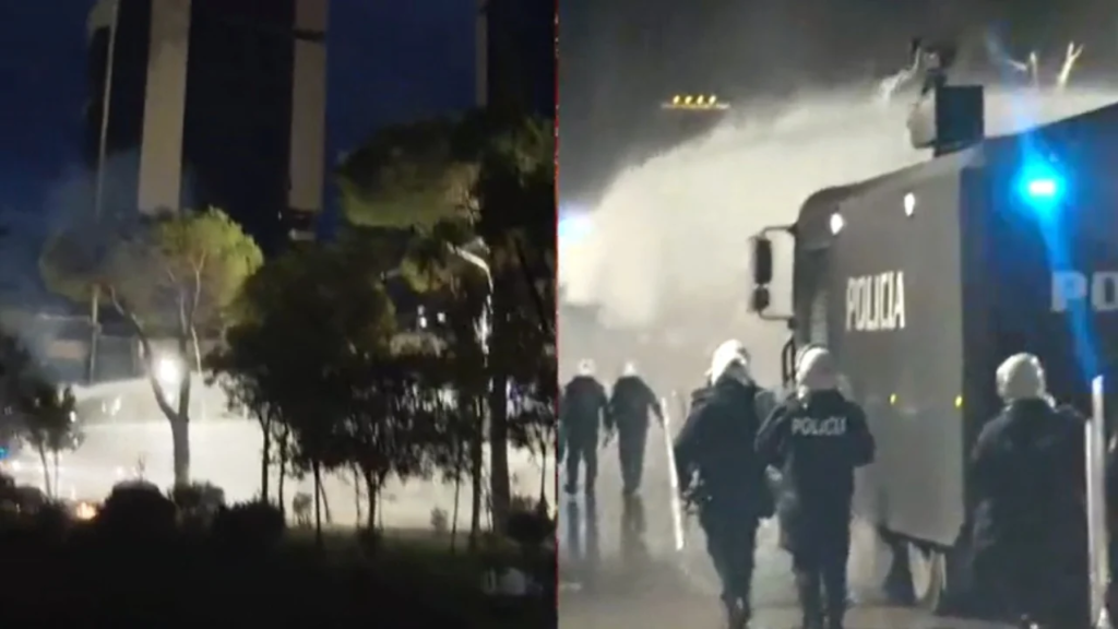 Droni që filmonte tensionon protestën para Kryeministrisë, policia mësyn drejt tubuesve me ujë me presion