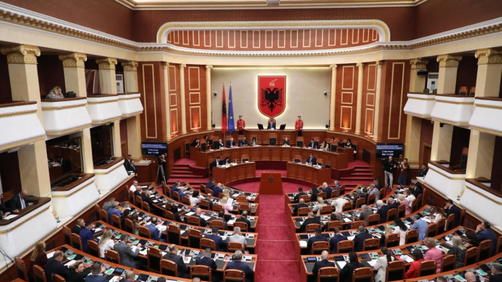 Protestat e dhunshme/ Parlamenti mblidhet të enjten, opozita kërkon interpelancë urgjente me Ervin Demon