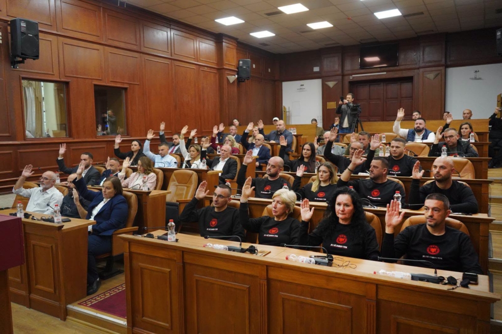 Kuvendi i Prizrenit miraton deklaratë kundër aktgjykimit ndaj ish-drejtuesve të UÇK-së