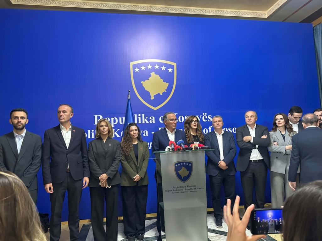 Hamza i bën thirrje Haxhiut të thërrasë seancën për Ligjin për Dhomat e Specializuara