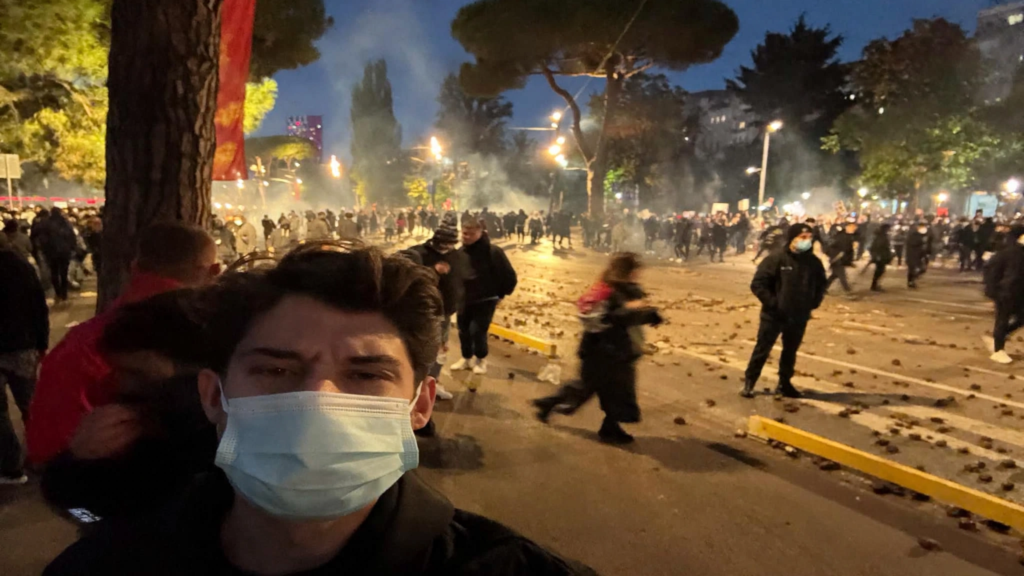 A po ia kthen shpinën BDI-ja Ramës? Mevlan Ademi shfaqet në protestat e Tiranës