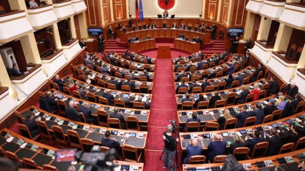 Miratohet ligji/ Forcohet pozita e autorëve në kontrata, platformat online duhet të marrin autorizim për përdorimin e veprave të mbrojtura