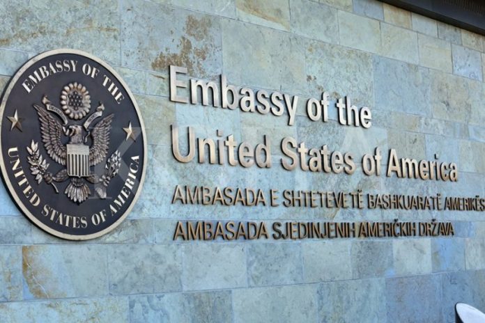 Ambasada amerikane: Presim që të zhvillojmë dialog strategjik me Kosovën kur të krijohen kushtet e duhura