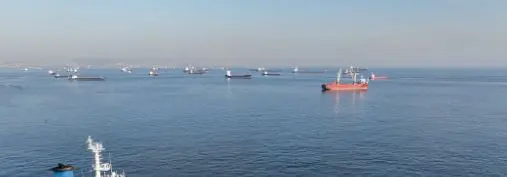 Rusia godet anije mallrash dhe qendra logjistike në Ukrainë