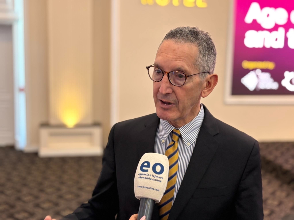 Edward Joseph: Kritikat publike të BE-së ndaj Kosovës po i sjellin përfitime Serbisë