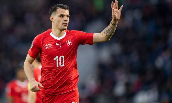 Xhaka rikthehet te Zvicra, mbetet kapiten