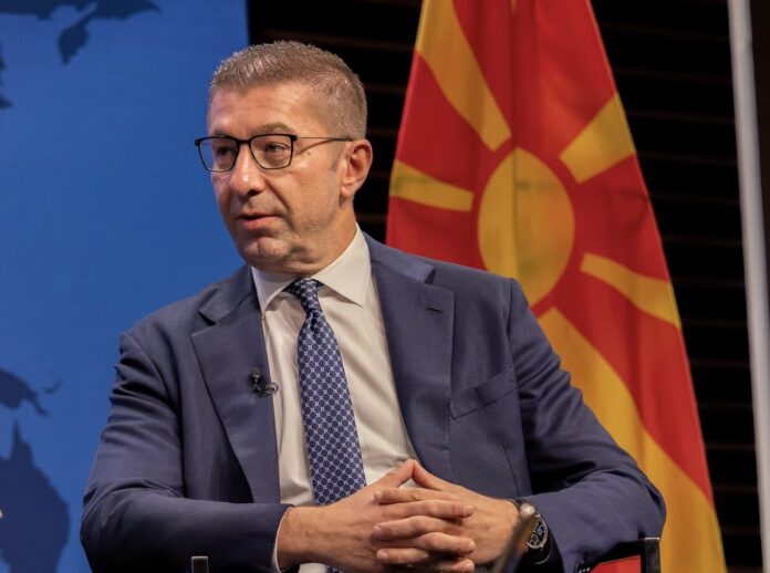 Mickoski paralajmëron arrestime të reja të ish funksionarëve, ja për çfarë vepra?