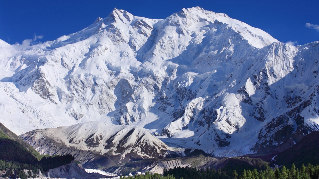 Tragjike/Alpinisti bie nga 1.500 metra lartësi në Himalaje dhe ndërron jetë!