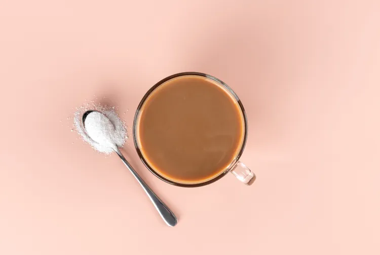5 ëmbëlsues për kafenë, nëse nuk dëshironi të përdorni sheqer të bardhë!