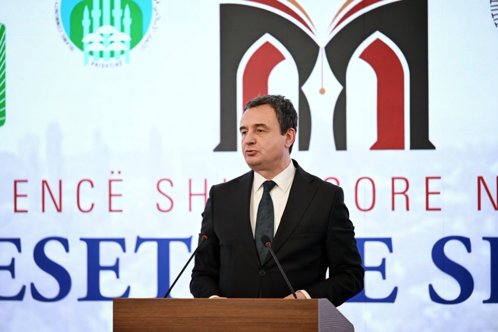 Kurti: Medresetë në Kosovë dhe Shqipëri funksionojnë lirshëm si shkolla fetare dhe institucione edukative e shkencore