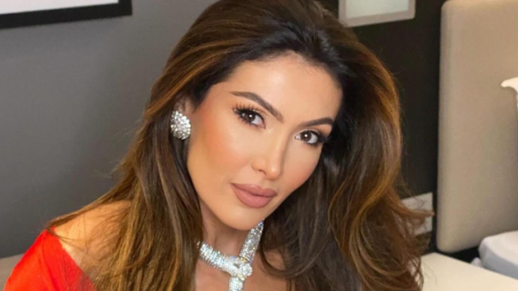 Plas SKANDALI/Menaxheri mashtron këngëtaren Nora Istrefi!