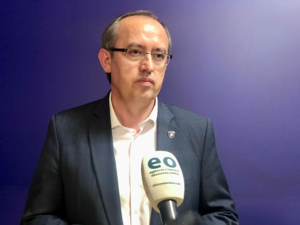 Hoti dorëzon te presidentja kërkesën për mosdekretimin e Bashkim Nurbojës në Bordin e BQK-së