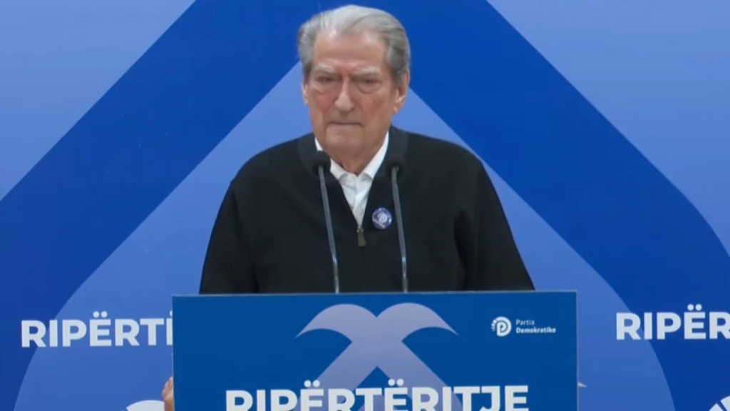 Tensionet përpara Ministrisë së Arsimit, Berisha thirrje demokratëve: Lini çdo gjë dhe bashkohuni në protestë!