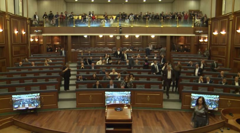 Kuvendi shmang procedurat, Projektligji për Specialen kalon në komisione