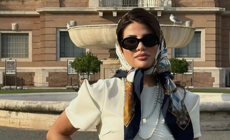 Eleganca e Fjolla Svircës: Si një nënë e tre fëmijëve po çmend Italinë me stilin e saj