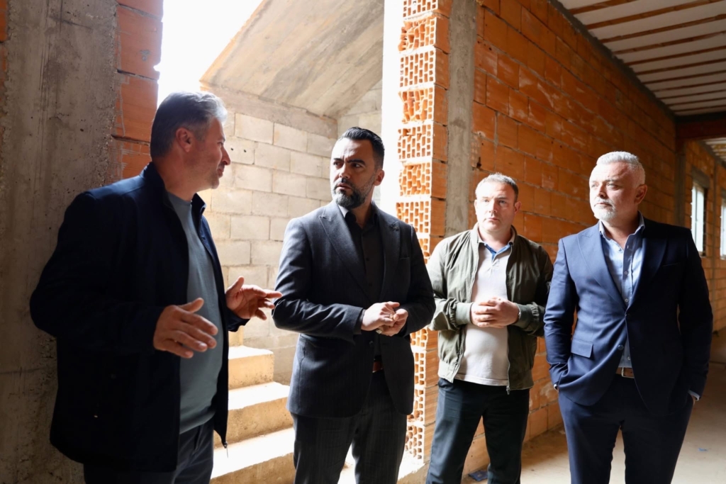 Driton Sulejmani viziton shkollën në Norovë: Urbanizimi drejt përfundimit, pritet vazhdimi i punimeve