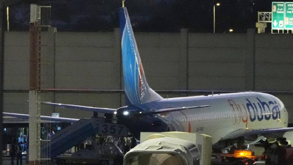 Pasagjerët neutralizuan pilotin që tentoi të rrëzonte avionin e FlyDubai, thotë Izraeli