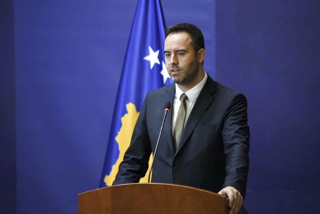 Deklarimet e Daçiqit për “flamurin serb mbi Prizren” e pamjet e Radojiçiqit me djalin e Vuçiqit, Konjufca: S’janë provokime të izoluara