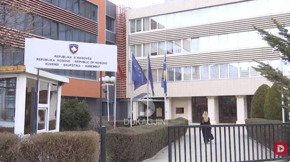 Pesë komisione parlamentare mblidhen sot